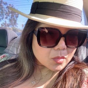 Meet your Posher, Sheila